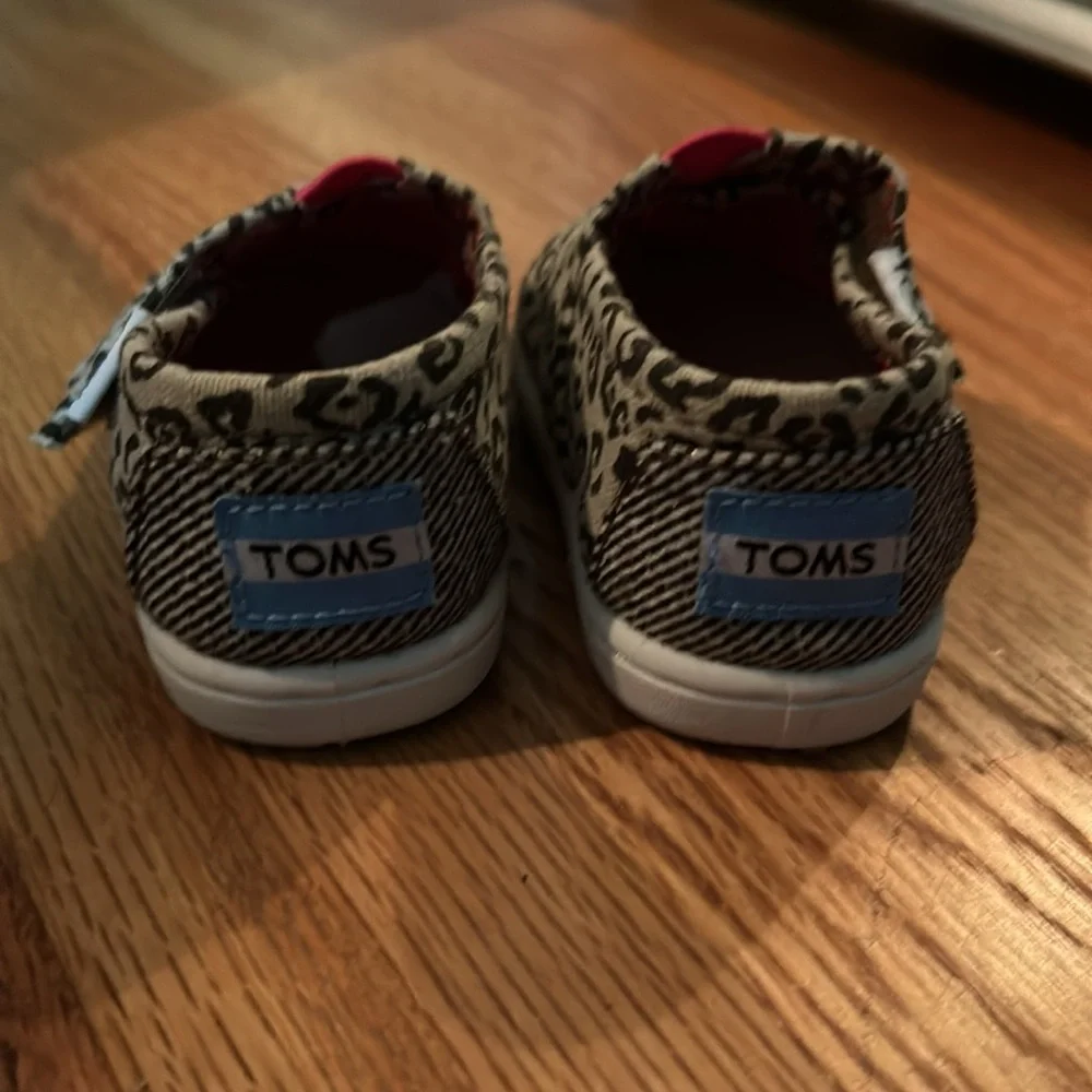 NWOT- Toms Leopard Print Baby Shoes with Pink Accent: T2